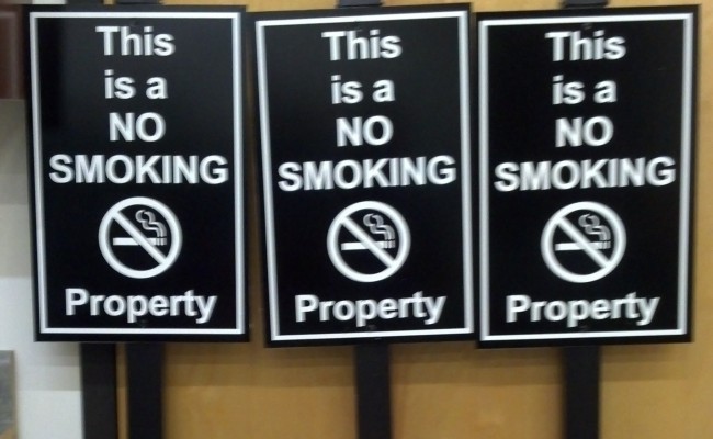 Caliber No Smoking On Property ACM On 2×2 Aluminum Post